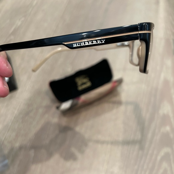 Burberry glasses - Picture 2 of 6